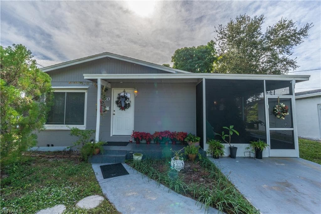 1360 5th AVE N, NAPLES FL 34102-20