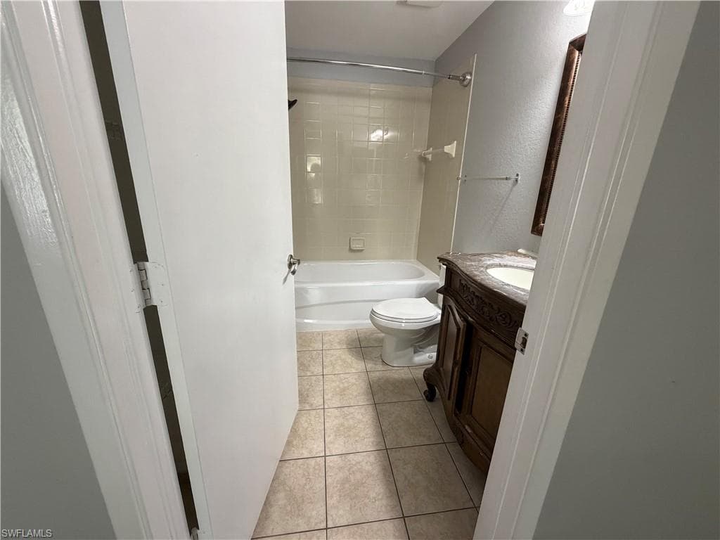 8215 Ibis Club DR # 113, NAPLES FL 34104-4