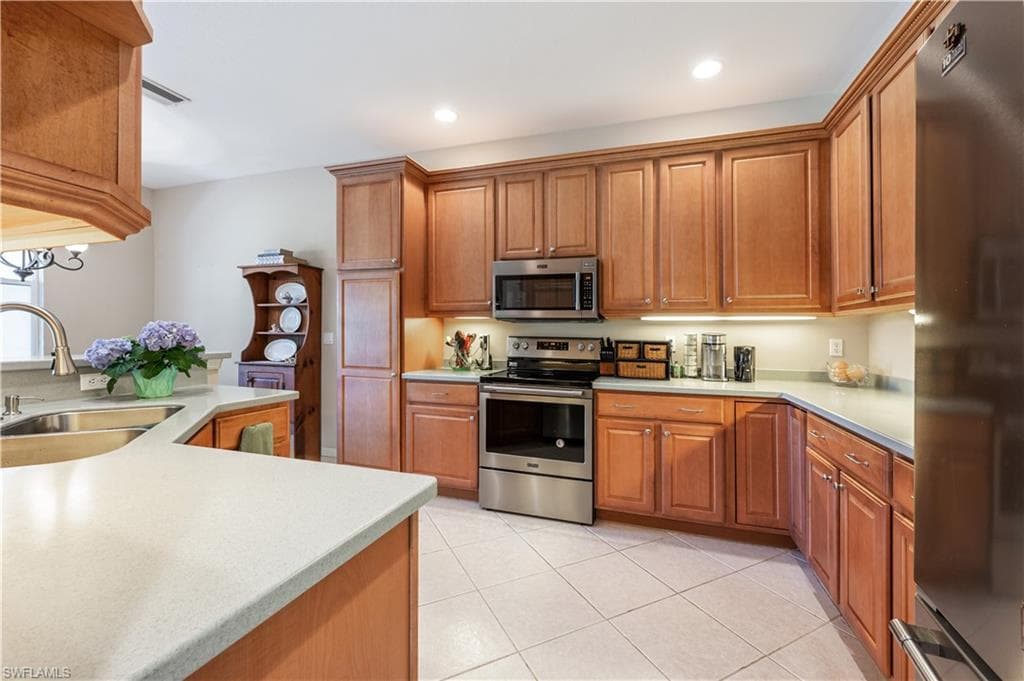 3911 Aurora CT, NAPLES FL 34116-5