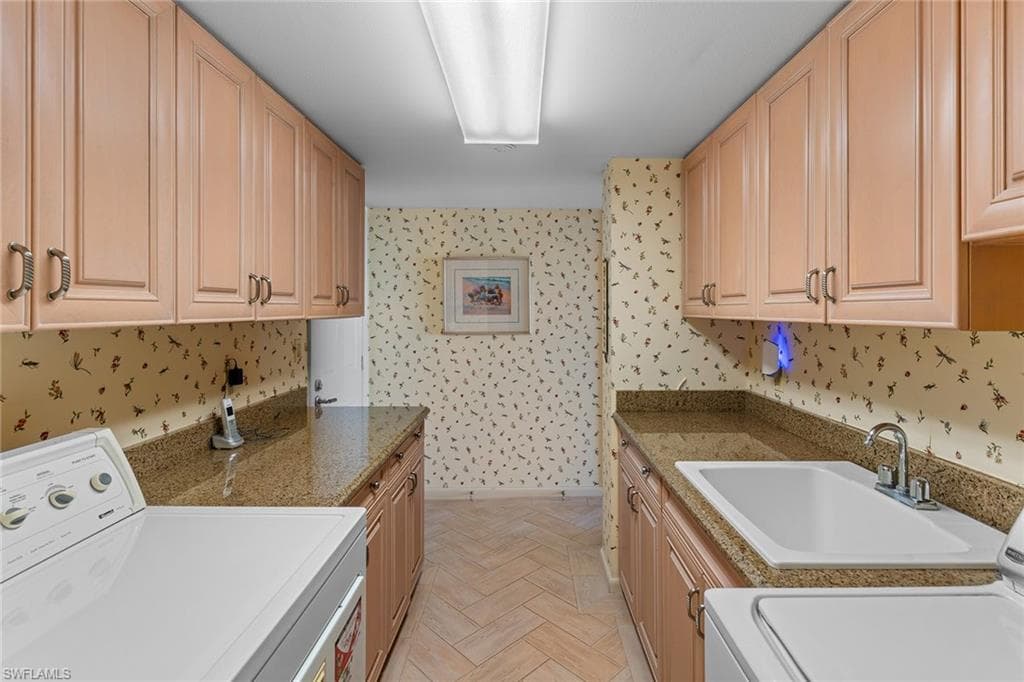 1285 Gulf Shore BLVD N # 2B, NAPLES FL 34102-31