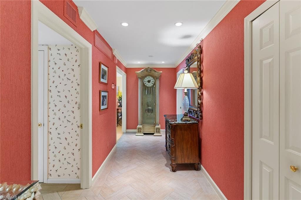 1285 Gulf Shore BLVD N # 2B, NAPLES FL 34102-4