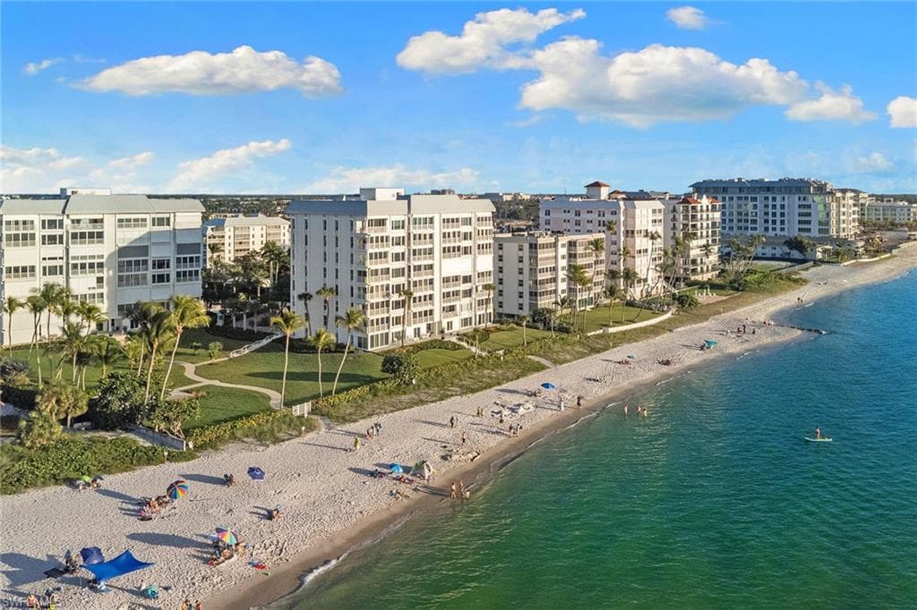 1285 Gulf Shore BLVD N # 2B, NAPLES FL 34102-37