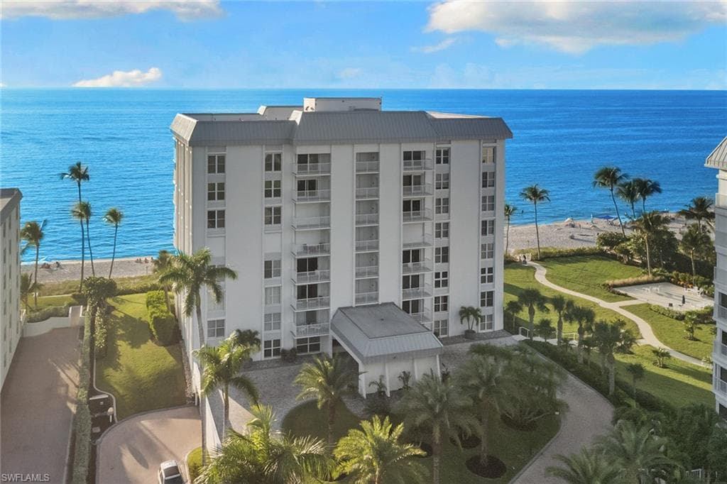 1285 Gulf Shore BLVD N # 2B, NAPLES FL 34102-32