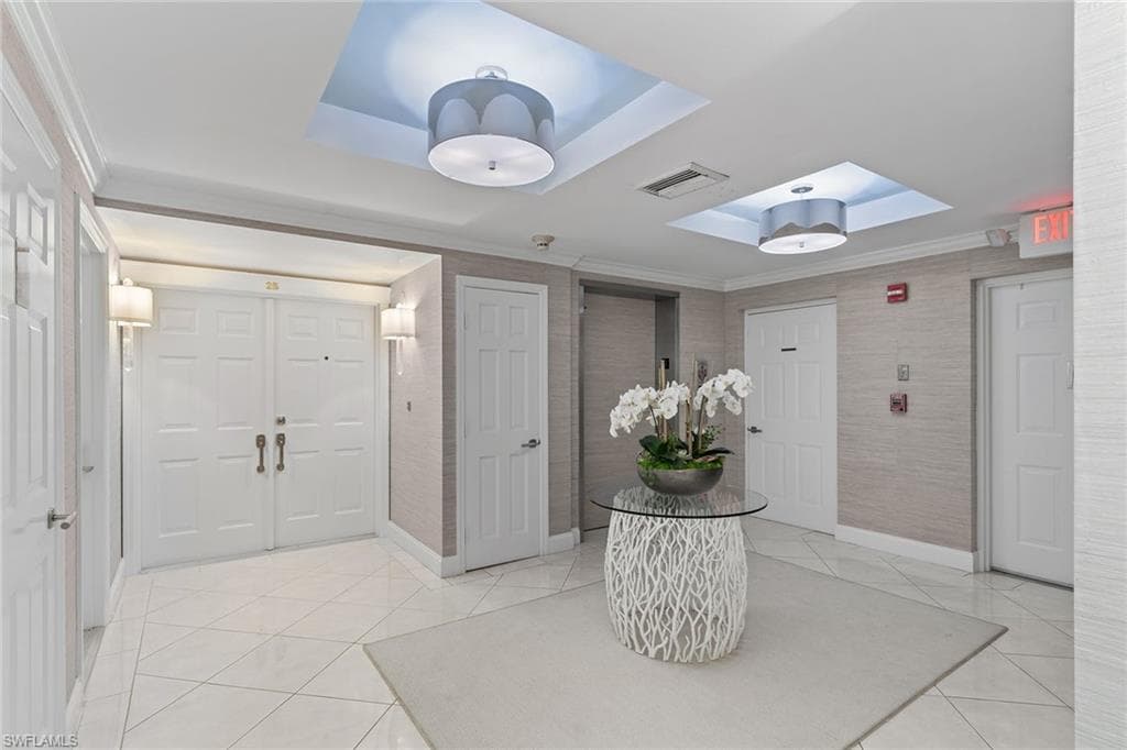 1285 Gulf Shore BLVD N # 2B, NAPLES FL 34102-3