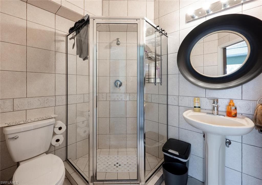 3858 Riviera CIR, BONITA SPRINGS FL 34134-33