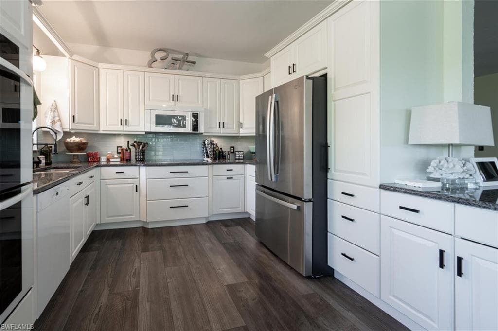 3858 Riviera CIR, BONITA SPRINGS FL 34134-17