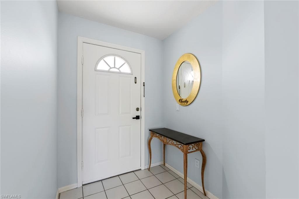 121 Gabriel CIR # 108, NAPLES FL 34104-4
