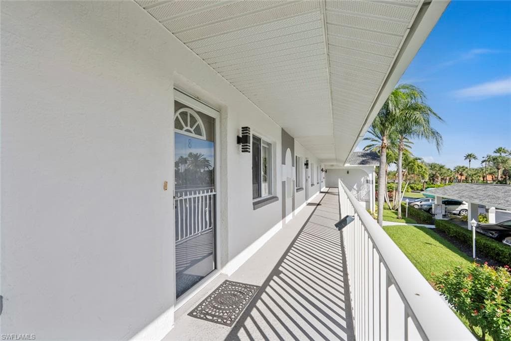 121 Gabriel CIR # 108, NAPLES FL 34104-39