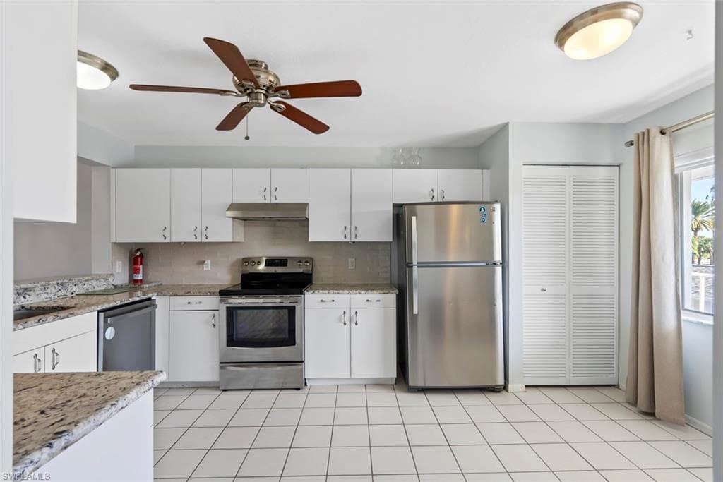 121 Gabriel CIR # 108, NAPLES FL 34104-3