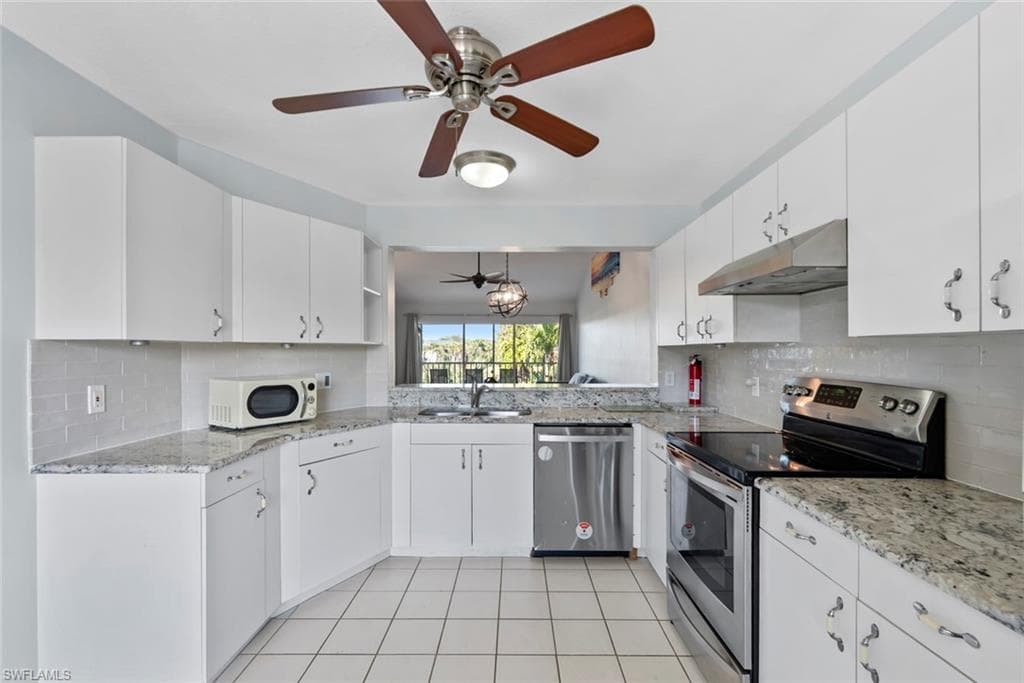 121 Gabriel CIR # 108, NAPLES FL 34104-7