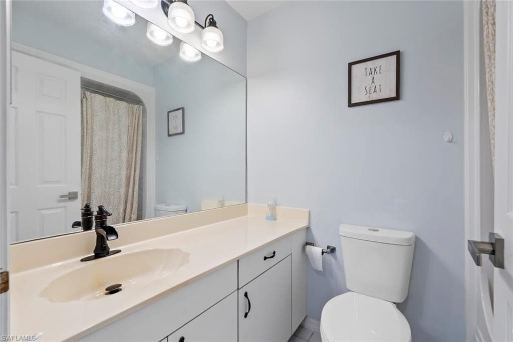 121 Gabriel CIR # 108, NAPLES FL 34104-24