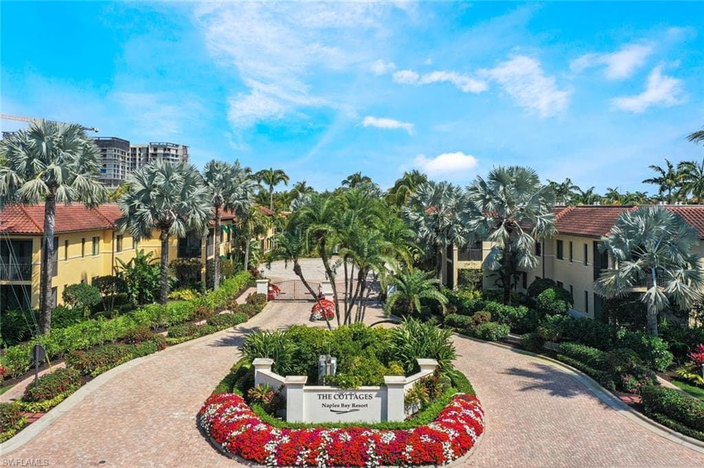 965 Sandpiper ST # J107, NAPLES FL 34102-23