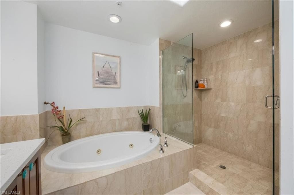 965 Sandpiper ST # J107, NAPLES FL 34102-13