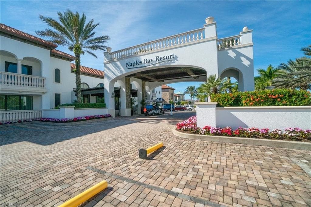 965 Sandpiper ST # J107, NAPLES FL 34102-24