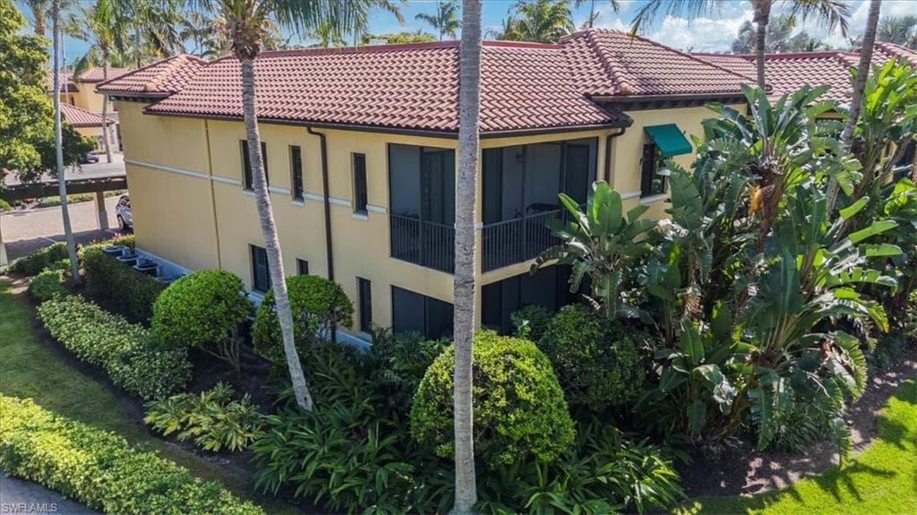 965 Sandpiper ST # J107, NAPLES FL 34102-20