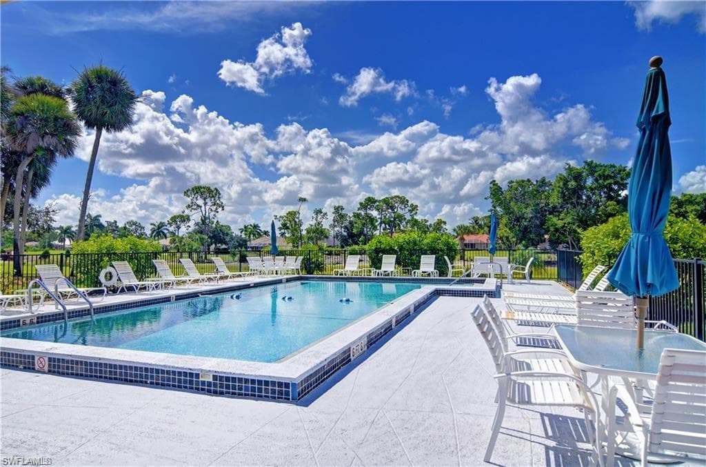 5635 Rattlesnake Hammock RD # 203, NAPLES FL 34113-5