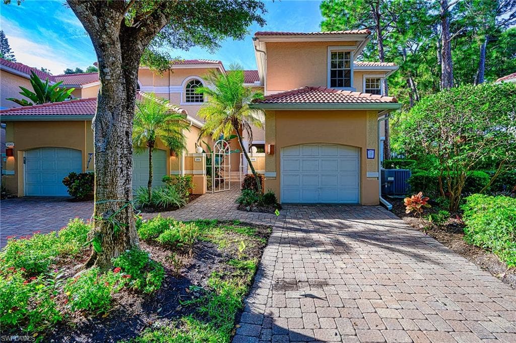 15161 Storrington PL # F101, NAPLES FL 34110-2