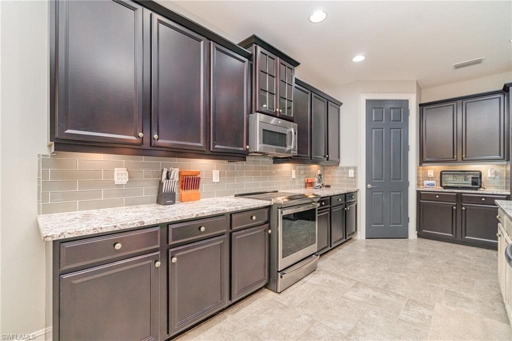3040 Scarlet Oak PL-9