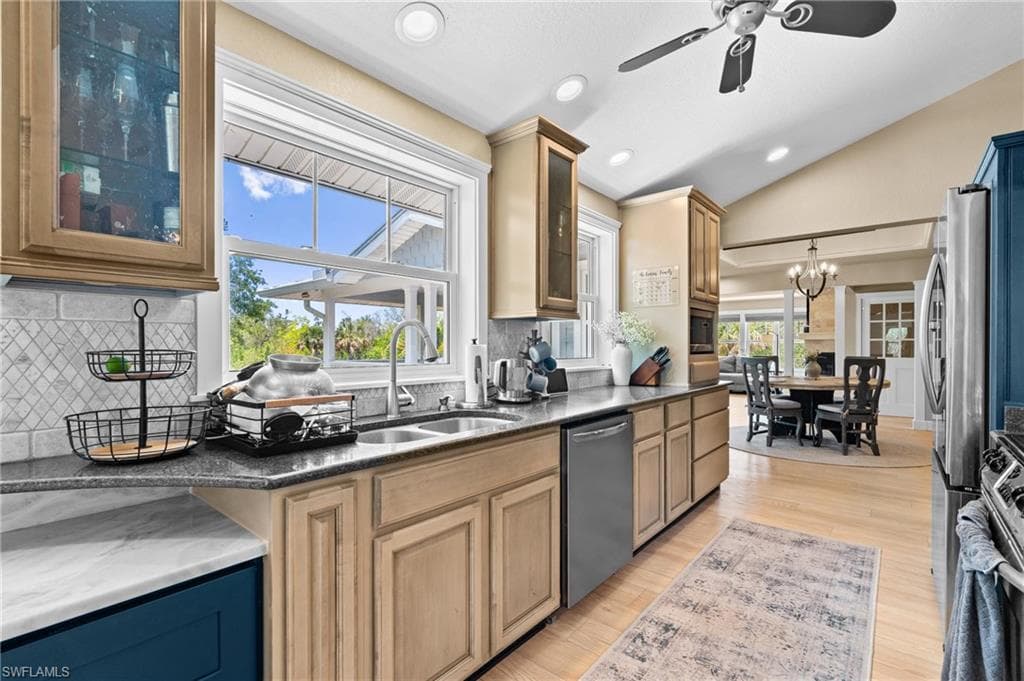 18250 Parkridge CT, FORT MYERS FL 33908-12