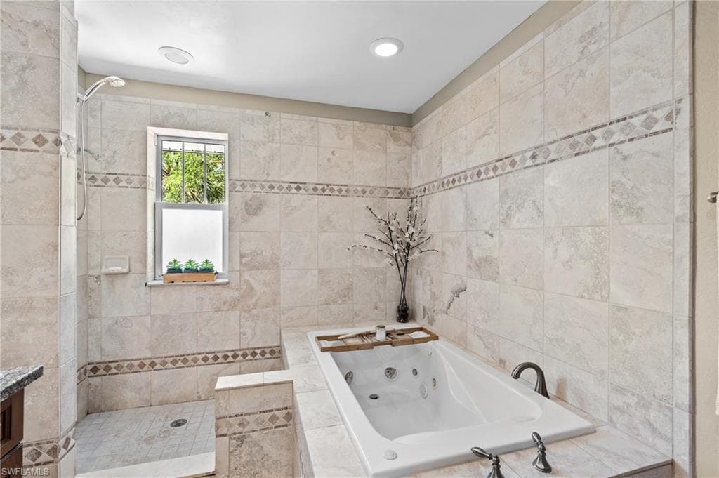 18250 Parkridge CT, FORT MYERS FL 33908-21