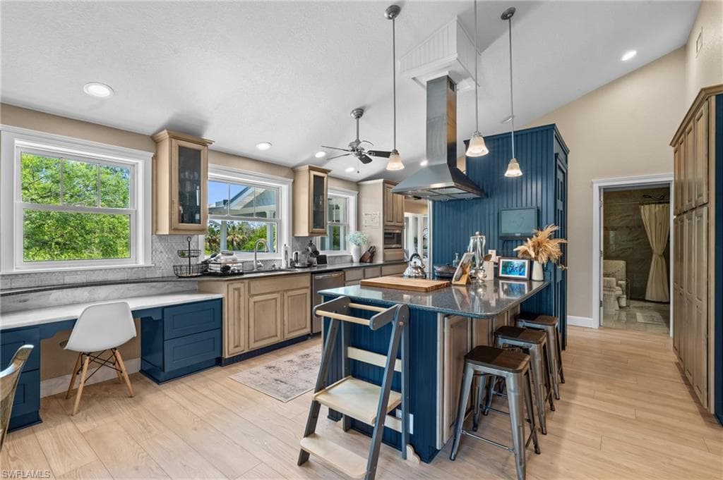 18250 Parkridge CT, FORT MYERS FL 33908-14