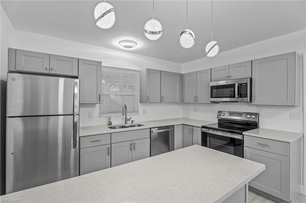 2590 1st ST # 115, FORT MYERS FL 33901-2