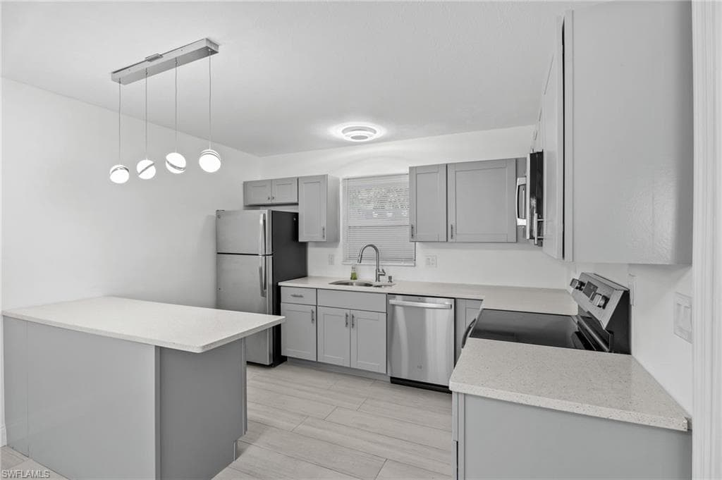 2590 1st ST # 115, FORT MYERS FL 33901-3