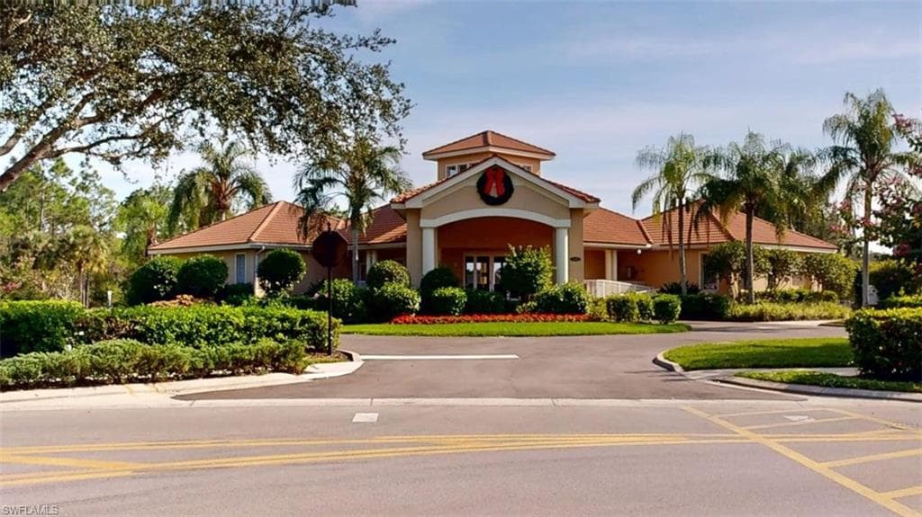 285 Spider Lily LN, NAPLES FL 34119-2