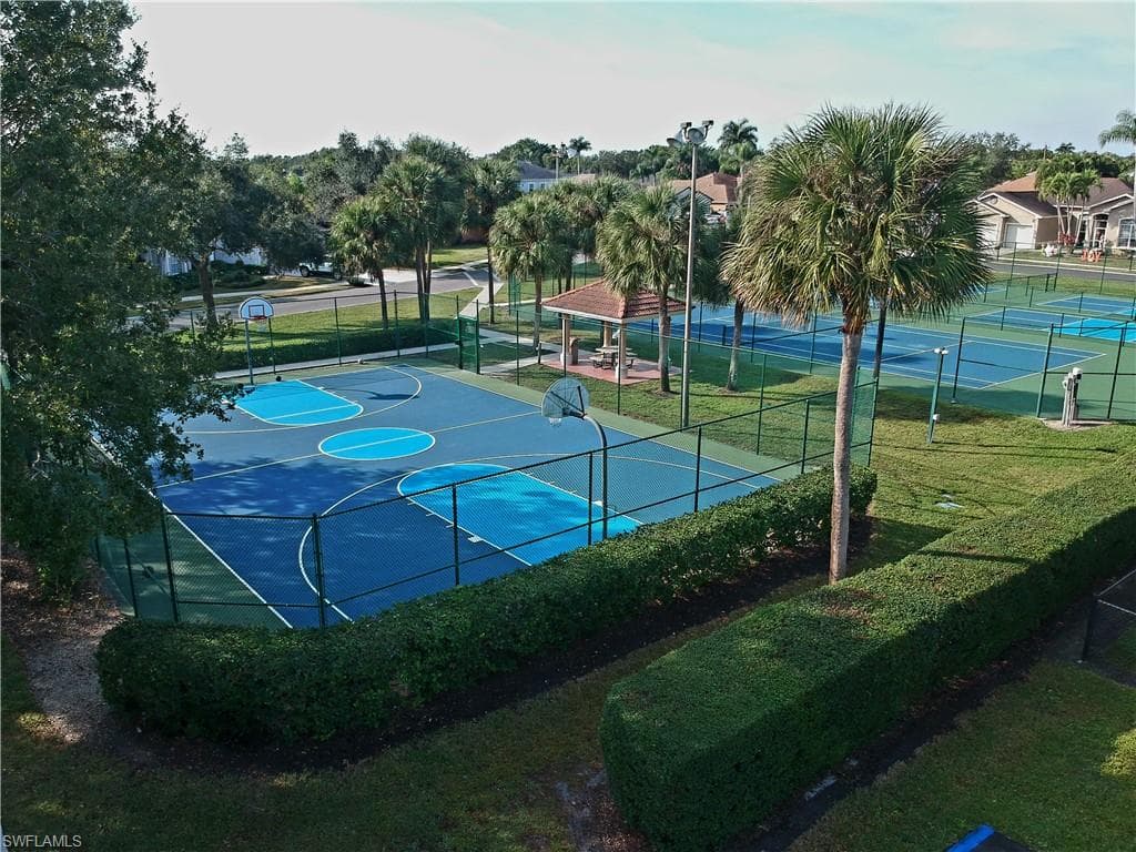 285 Spider Lily LN, NAPLES FL 34119-9