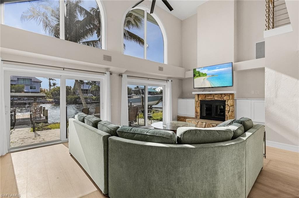 1543 San Carlos Bay DR, SANIBEL FL 33957-8