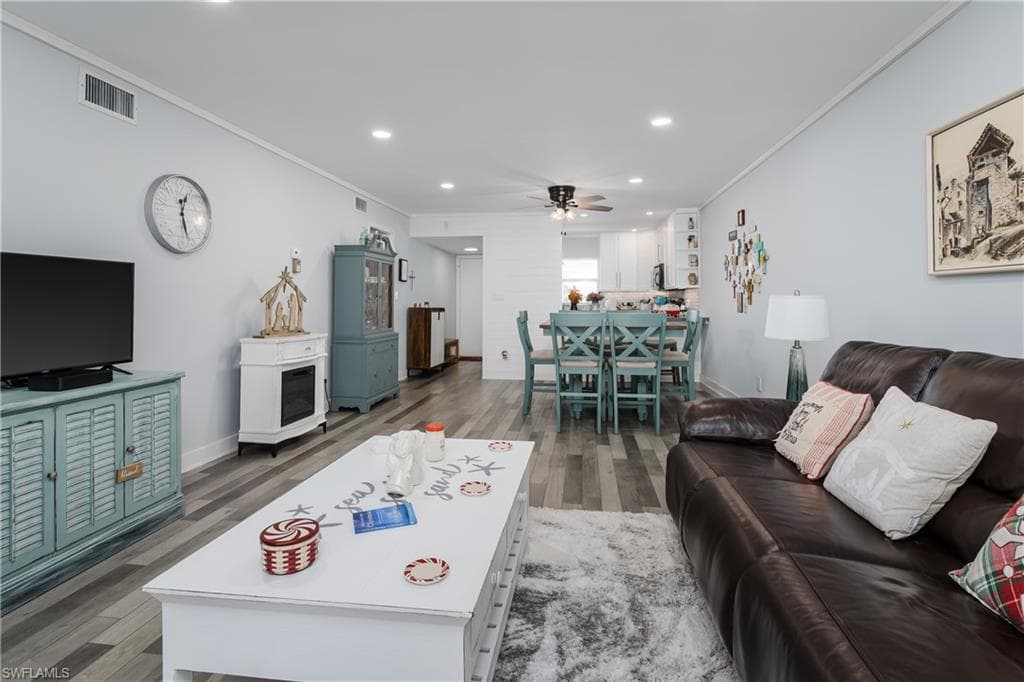 5499 Rattlesnake Hamm RD # 304A, NAPLES FL 34113-7