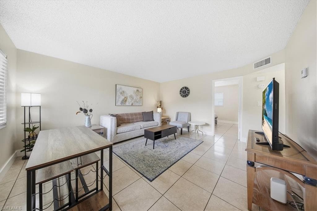3325 Airport RD # U4, NAPLES FL 34105-1