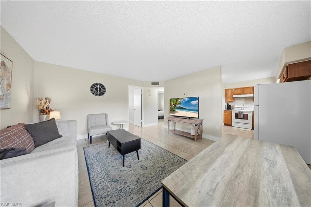 3325 Airport RD # U4, NAPLES FL 34105-5