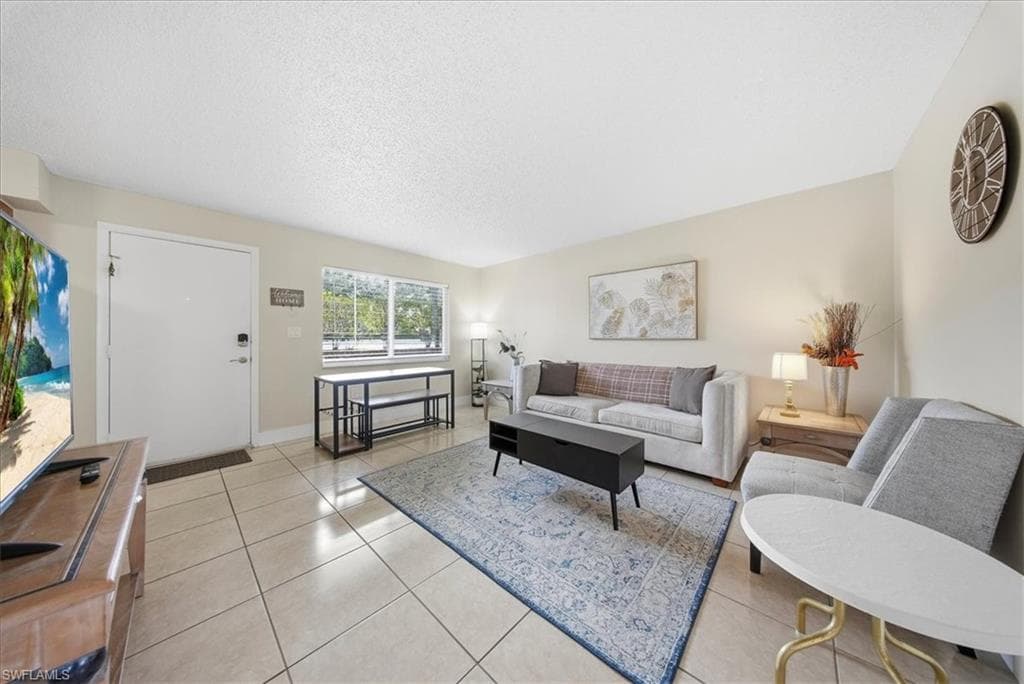 3325 Airport RD # U4, NAPLES FL 34105-2