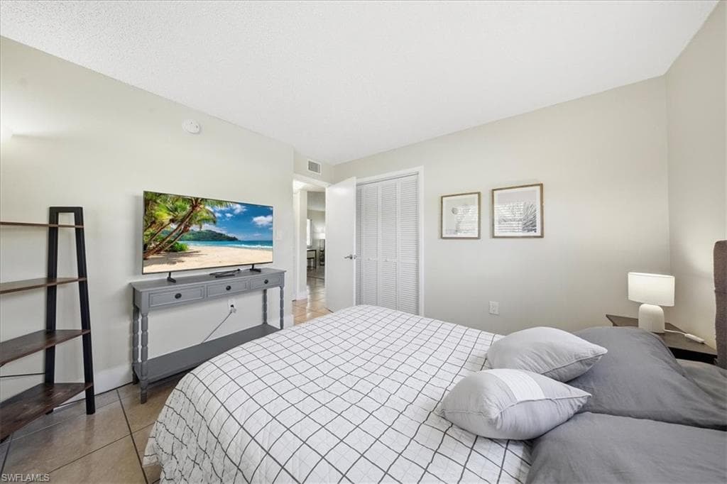 3325 Airport RD # U4, NAPLES FL 34105-9