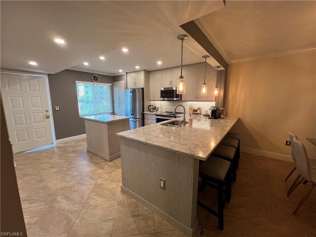 3051 Sandpiper Bay CIR # I102, NAPLES FL 34112-6