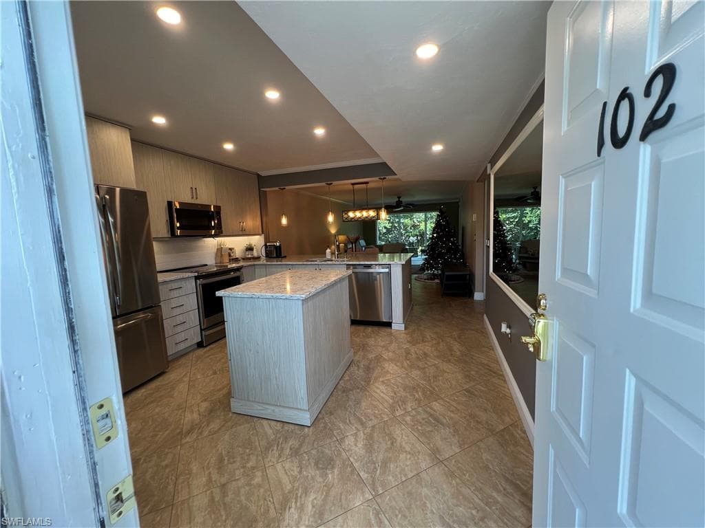 3051 Sandpiper Bay CIR # I102, NAPLES FL 34112-4