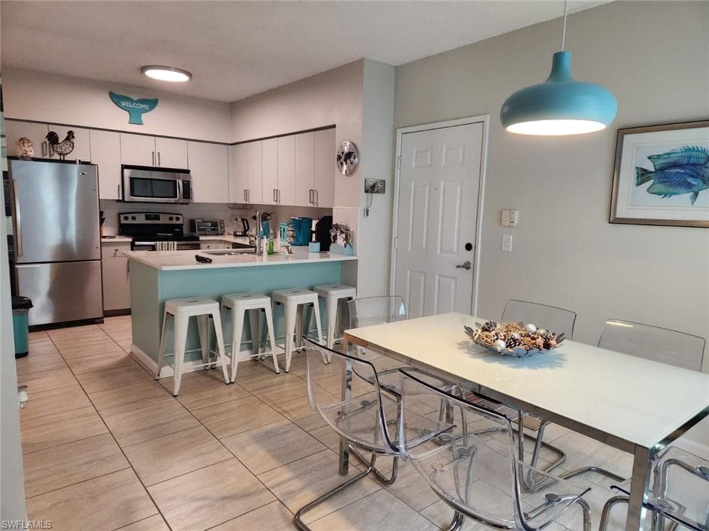 1200 Reserve WAY # 201, NAPLES FL 34105-3