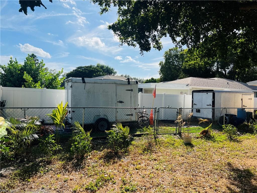 6986 Scarboro DR, FORT MYERS FL 33919-32