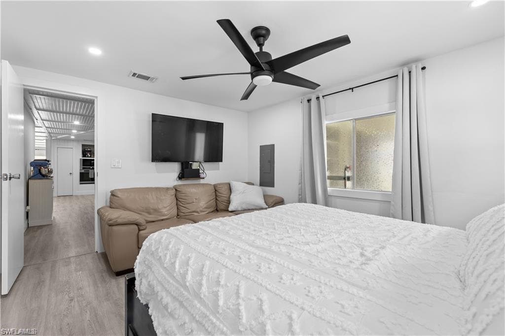 23 Derhenson DR, NAPLES FL 34114-12