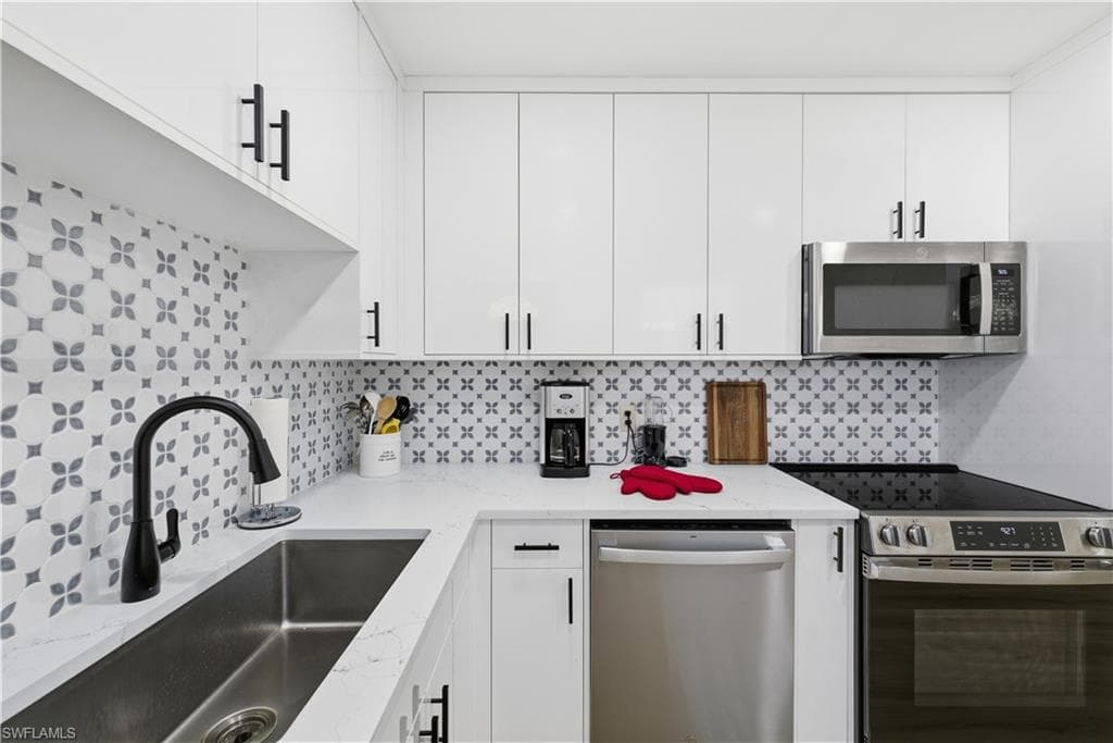 2261 11th ST N, NAPLES FL 34103-8