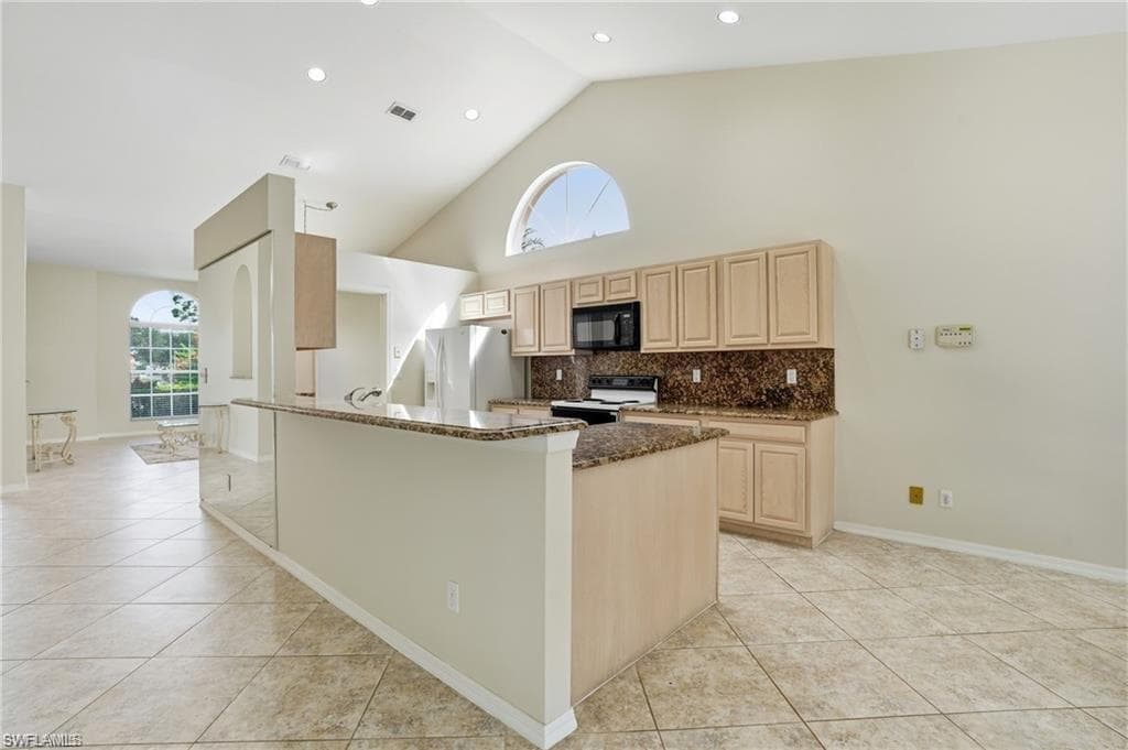 2268 Piccadilly CT, NAPLES FL 34112-26