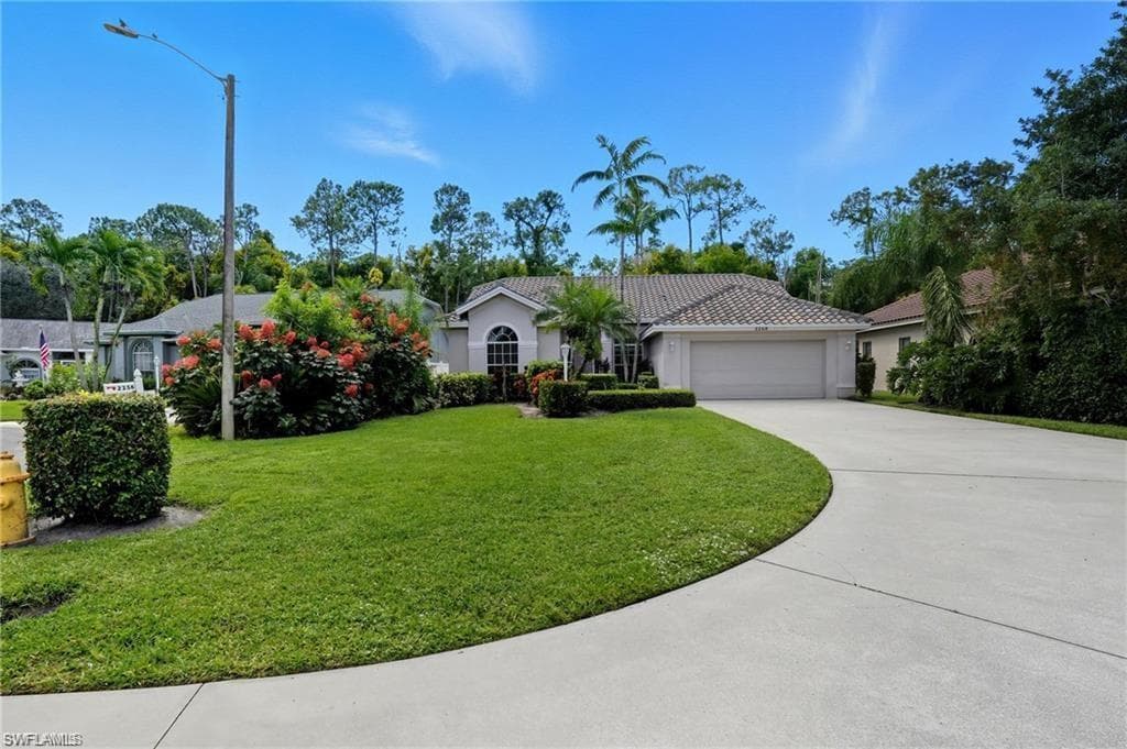 2268 Piccadilly CT, NAPLES FL 34112-1