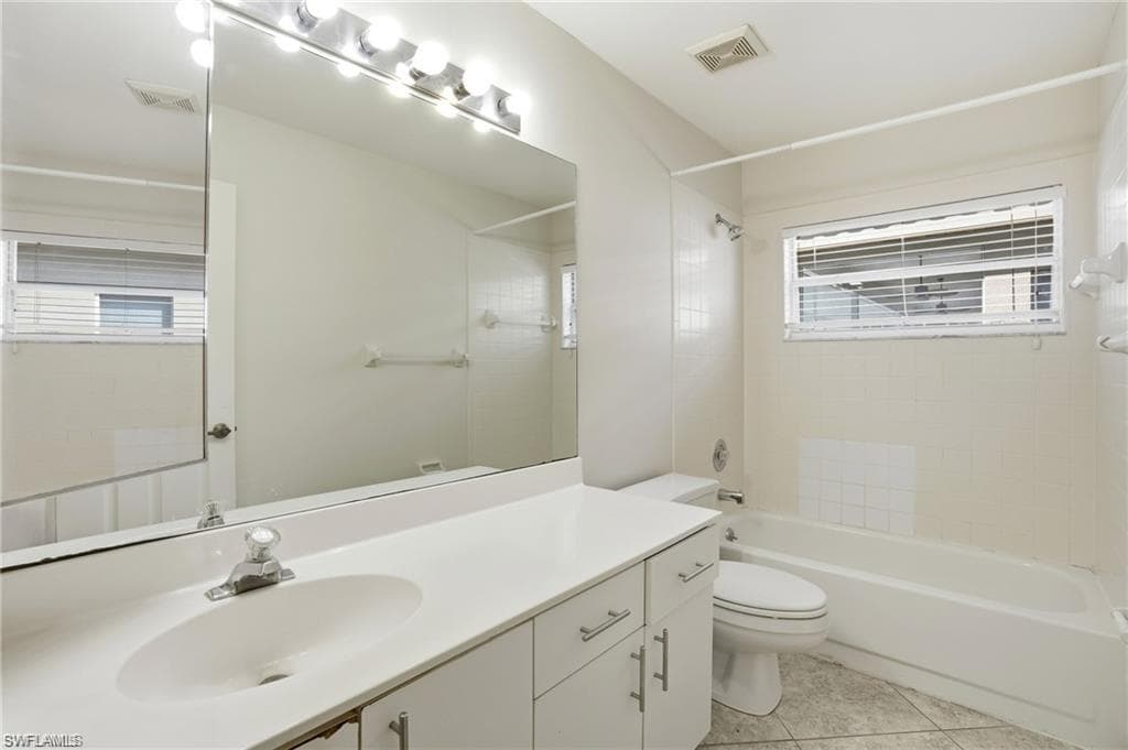 2268 Piccadilly CT, NAPLES FL 34112-12