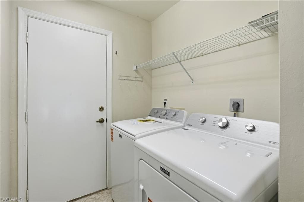 2268 Piccadilly CT, NAPLES FL 34112-9