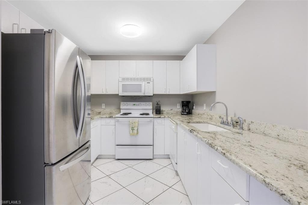 519 Roma CT # 305, NAPLES FL 34110-6