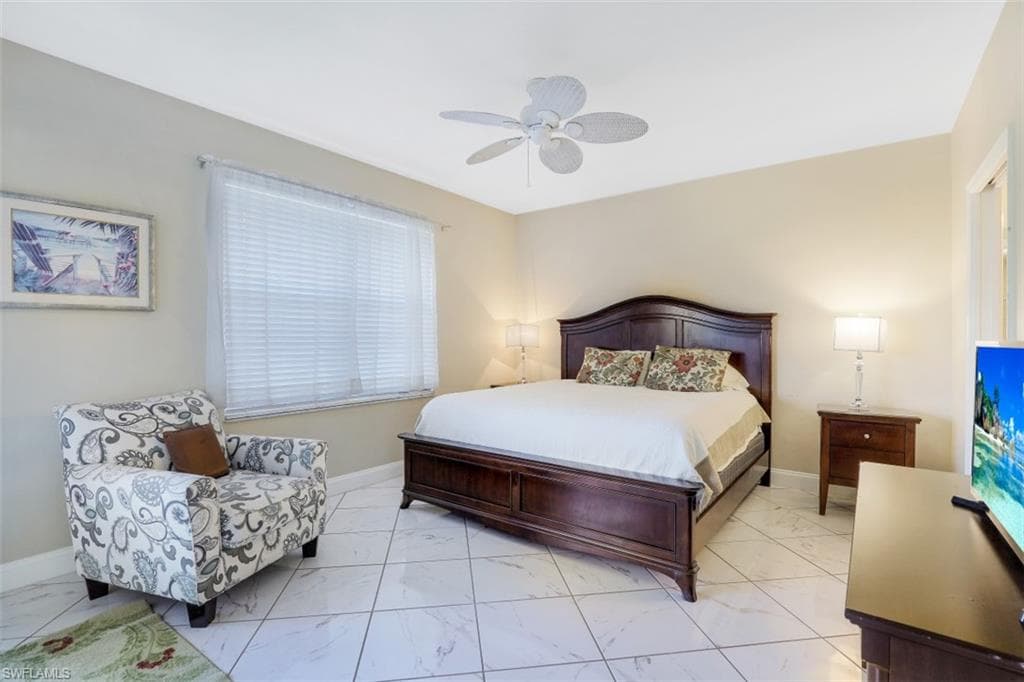 519 Roma CT # 305, NAPLES FL 34110-8