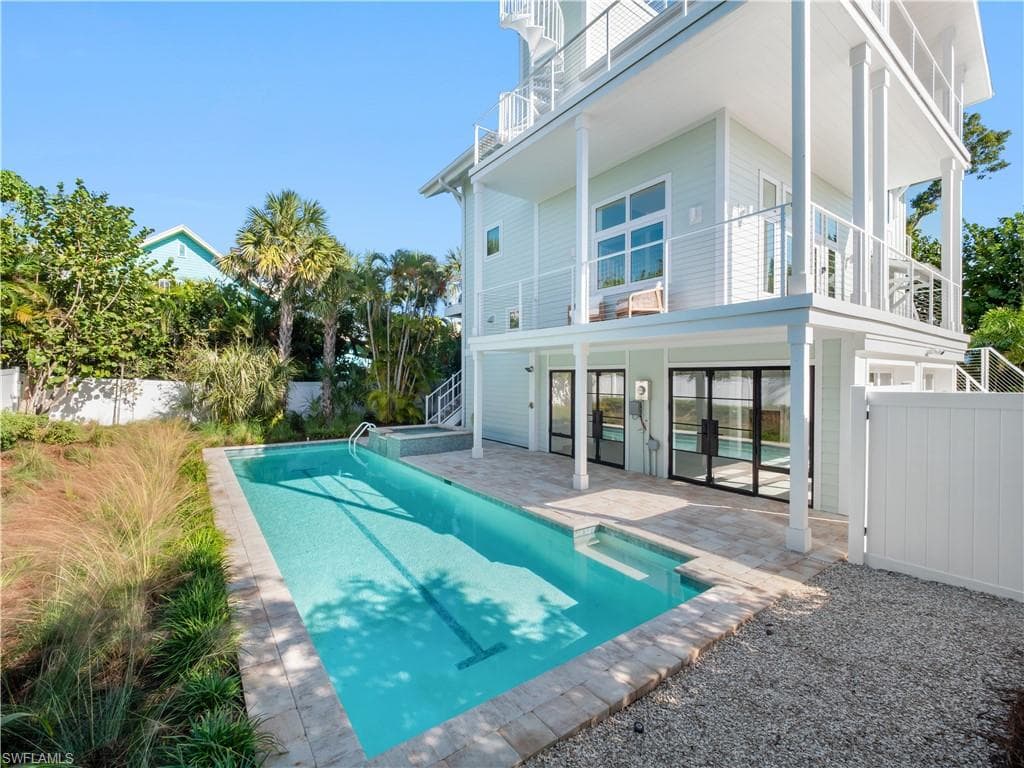 2480 Library WAY, SANIBEL FL 33957-5