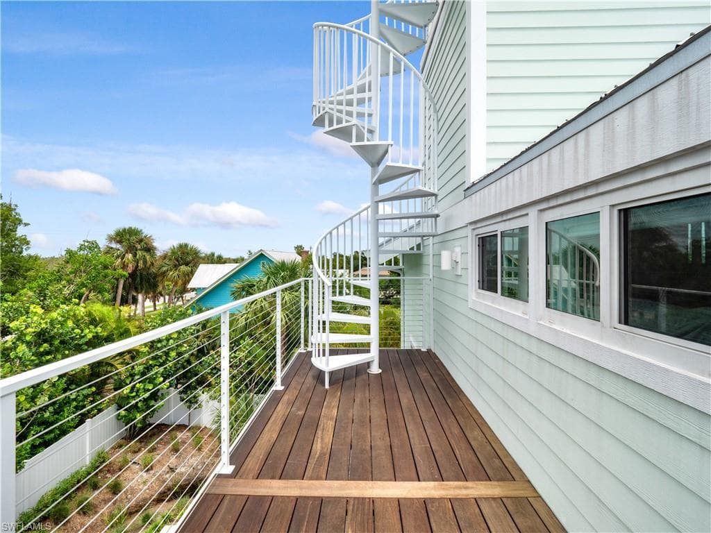 2480 Library WAY, SANIBEL FL 33957-32