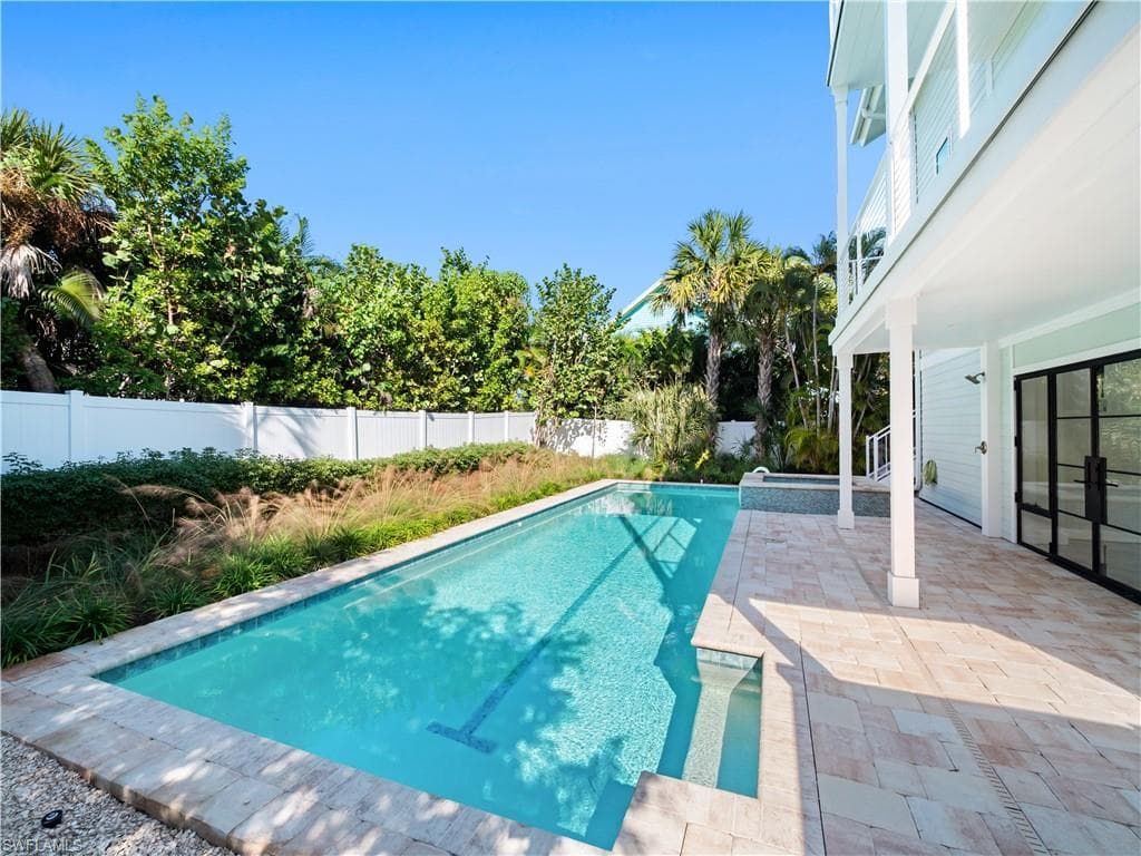 2480 Library WAY, SANIBEL FL 33957-39